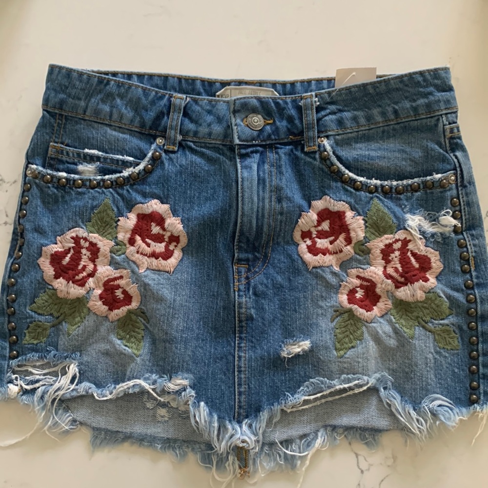 Free People Wild Rose Embroidered Denim Mini Skirt Size 27